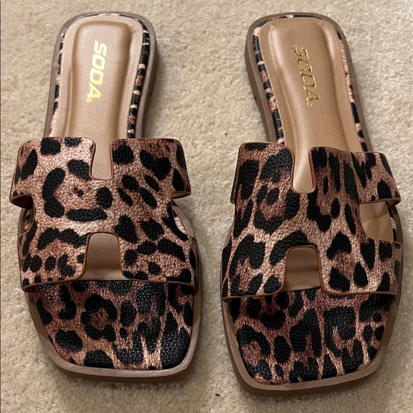 Soda Shoes - NEVER WORN! Soda Brown and Black Cheetah Print Sandals
